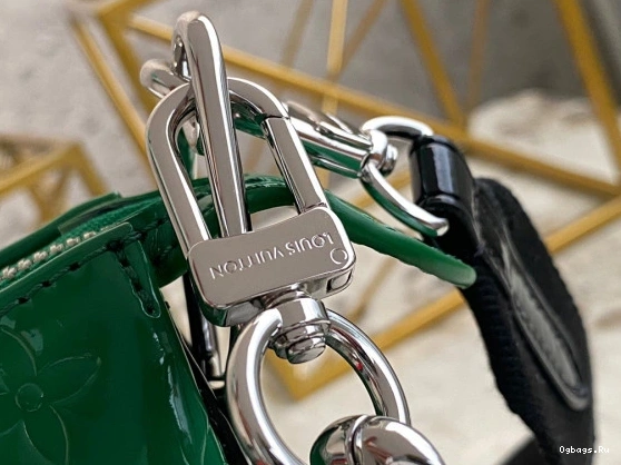 LOUIS VUITTON PM COUSSIN 0211